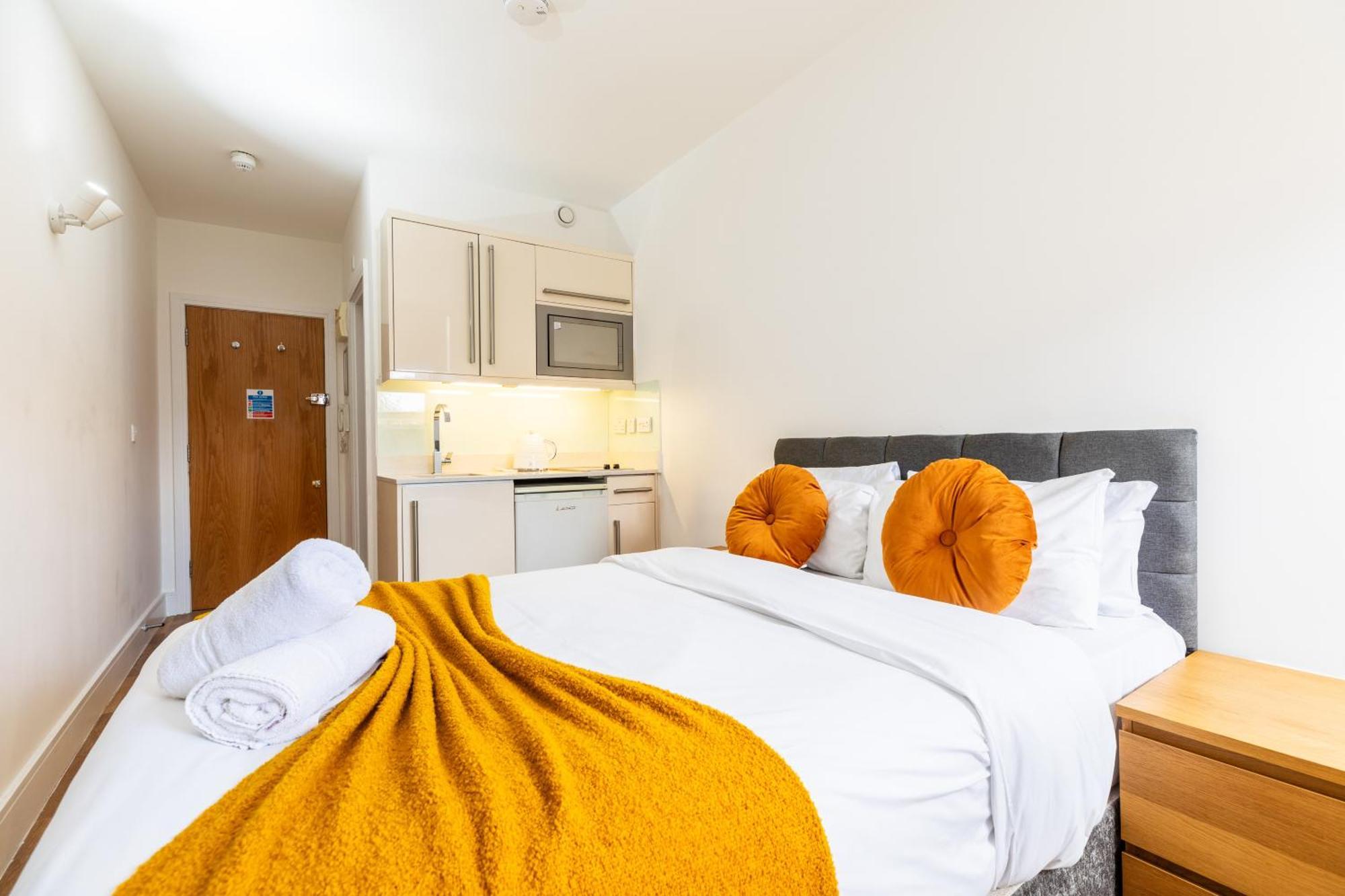 Clarges- Hsk Suites London Exteriör bild