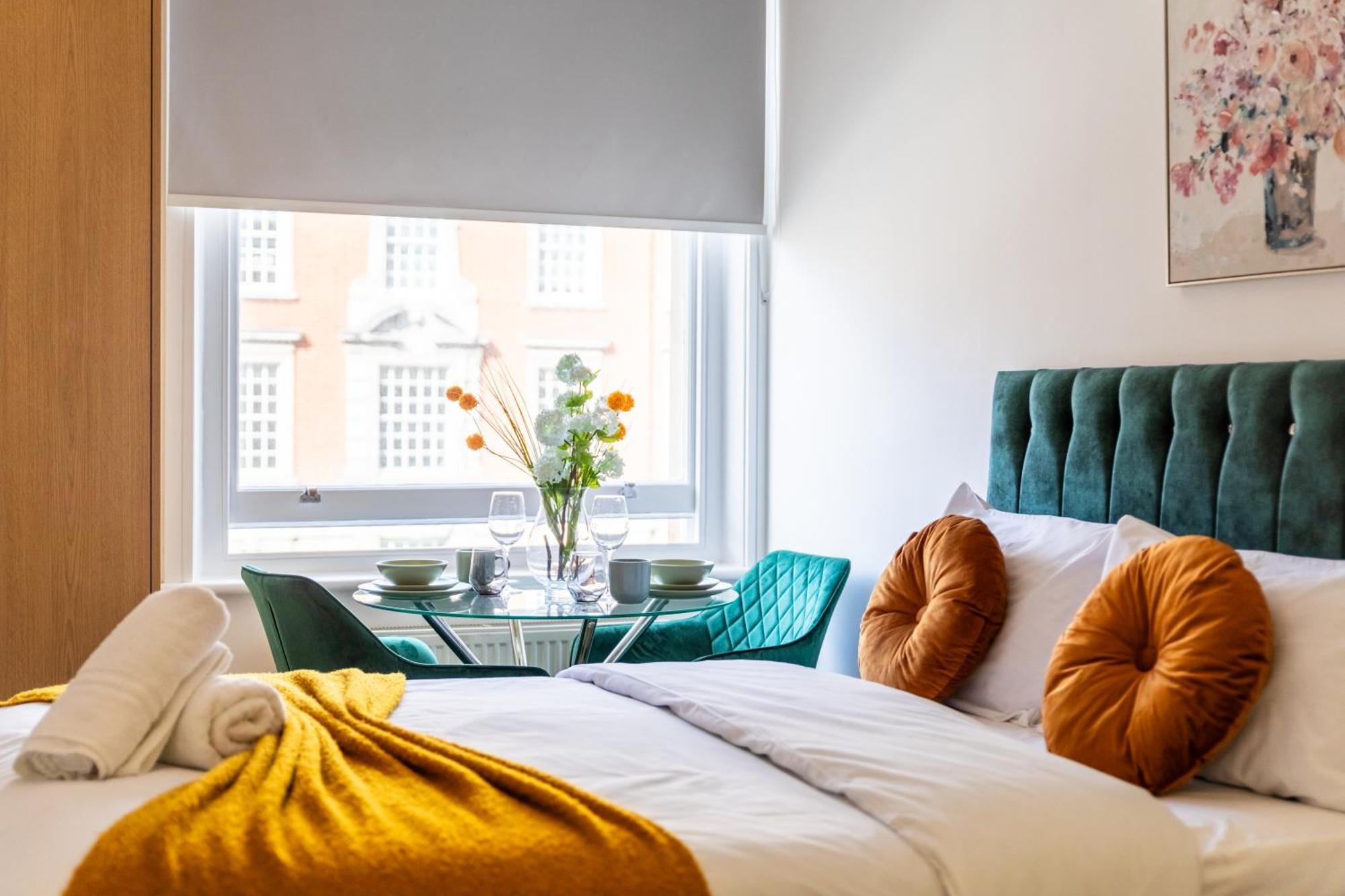 Clarges- Hsk Suites London Exteriör bild